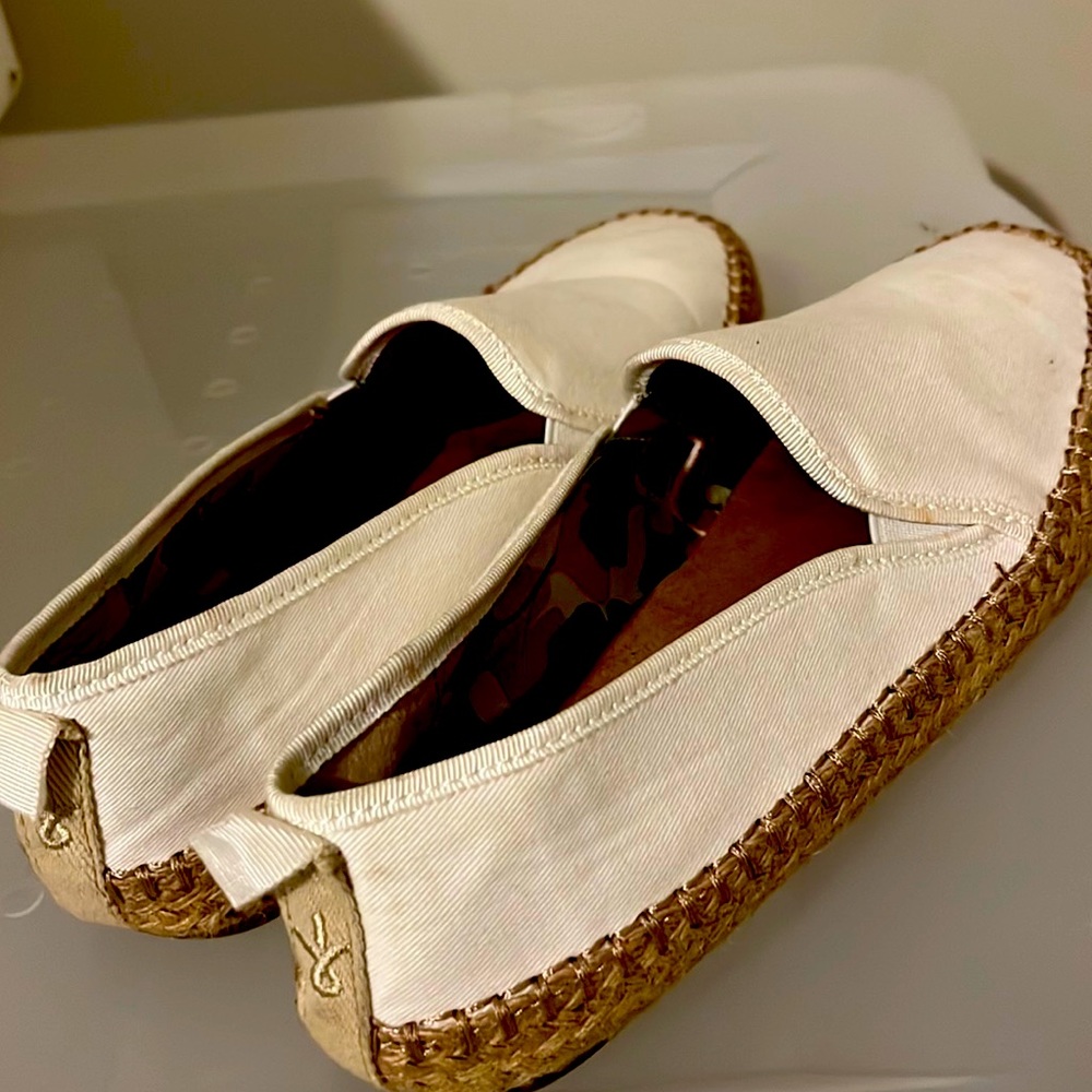 White Emu size 8 sneaker slip on